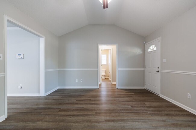 Building Photo - 3 Bedroom/2 Bath Home in Remerton