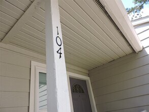 Building Photo - 17401 Red Oak Dr