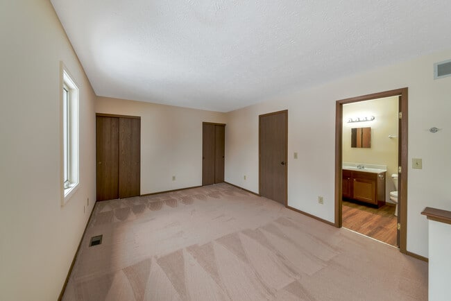 Primary bedroom - 3180 Griggsview Ct