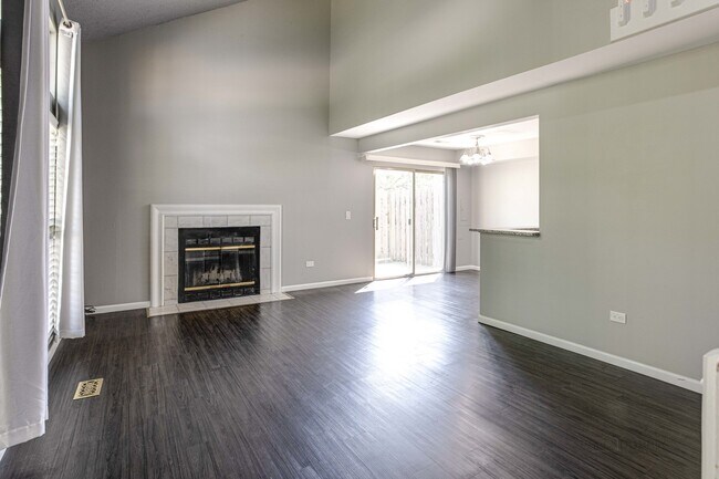 Building Photo - 1026 N Knollwood Dr
