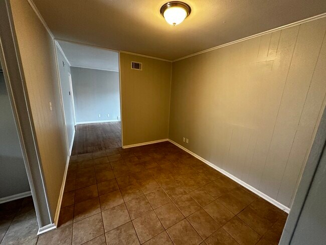 Building Photo - 1536 Colonial Rd