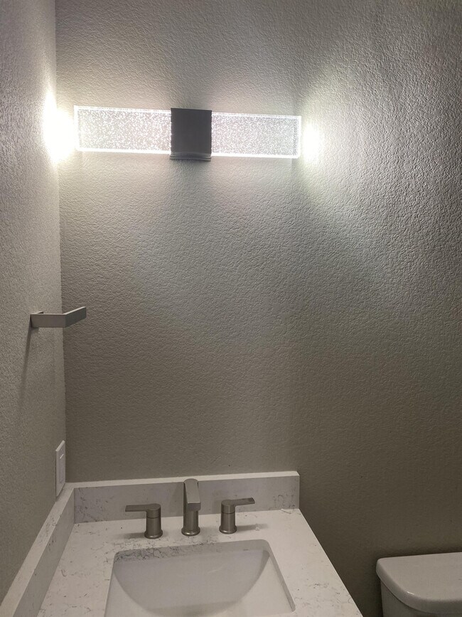 Building Photo - 202 N 24th St