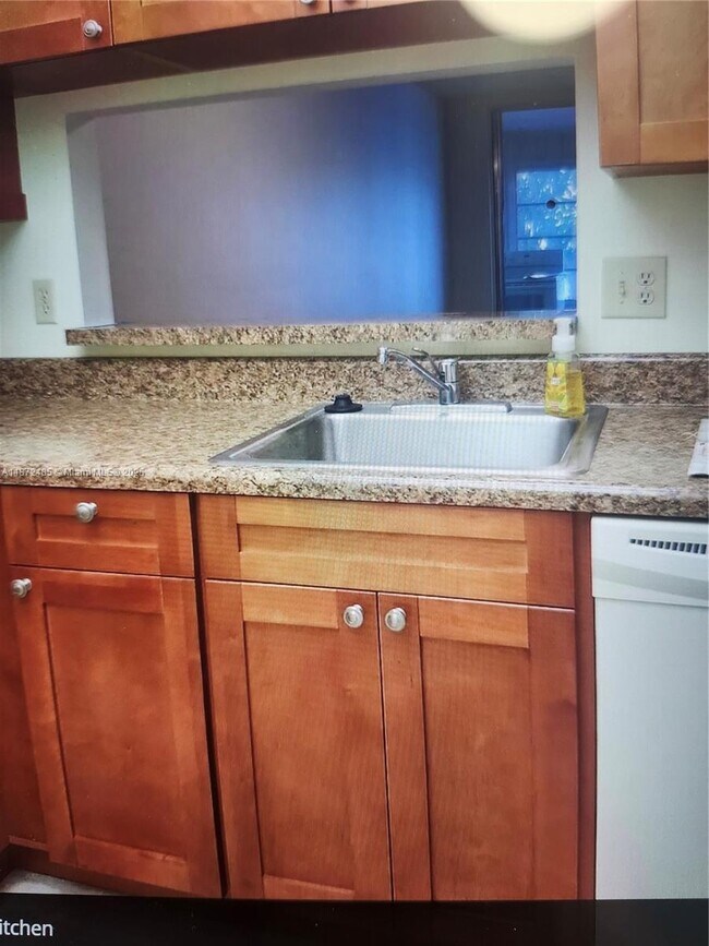 Foto del edificio - 9450 Poinciana Pl