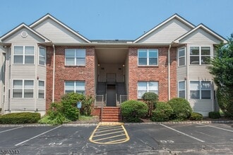Building Photo - 3 Jennifer Dr