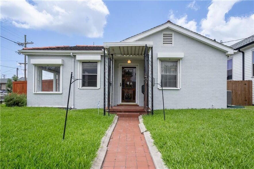 Foto principal - 8502 Edinburgh St