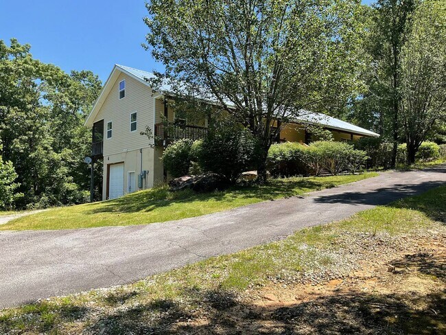 Foto del edificio - 1359 Camp Creek Rd
