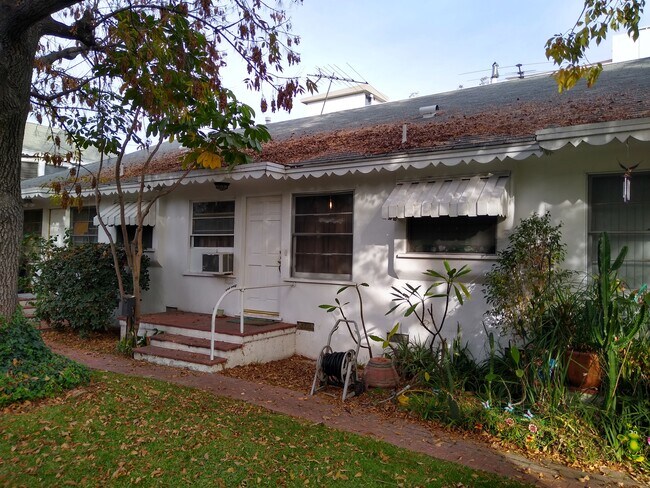 Foto del edificio - 11617 Moorpark St