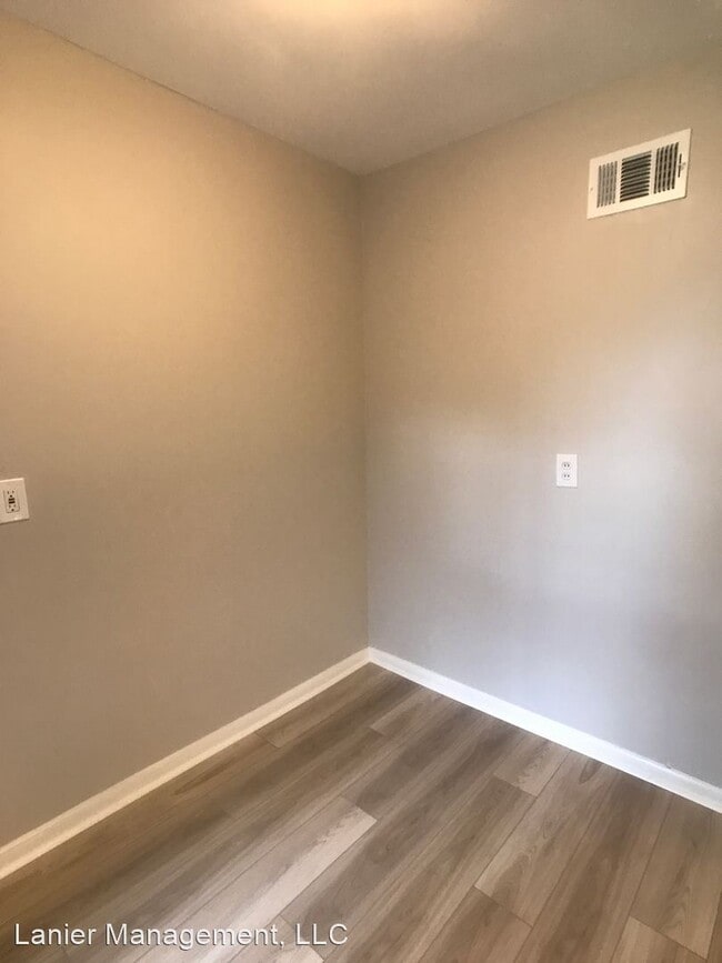 Building Photo - 3 br, 1 bath House - 325 Manor Dr