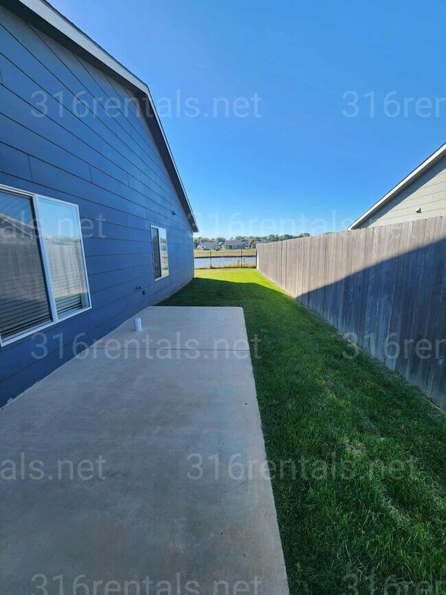 Building Photo - 1813 E 69th Ct N