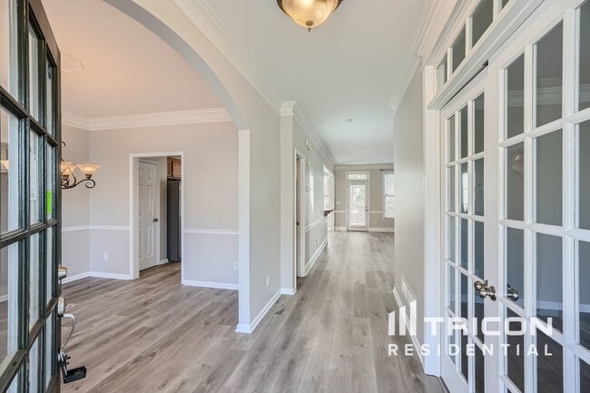 Building Photo - 6033 Queens River Dr