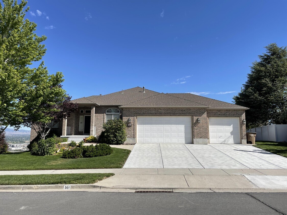 Foto principal - 561 Rocky Knoll Ln