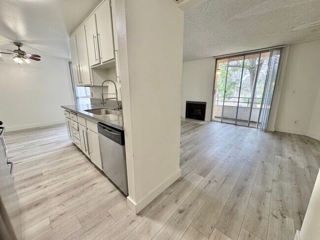 Foto del edificio - 3715 S Canfield Ave