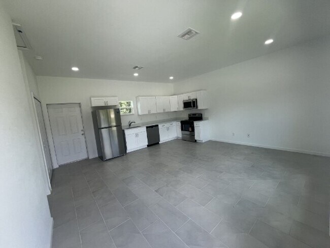 Foto del edificio - 571 Genoa Ave S
