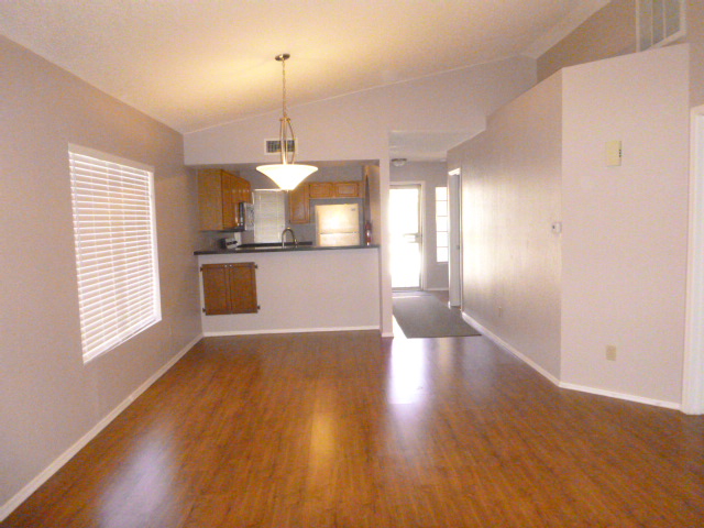 Building Photo - 1120 N Val Vista Dr