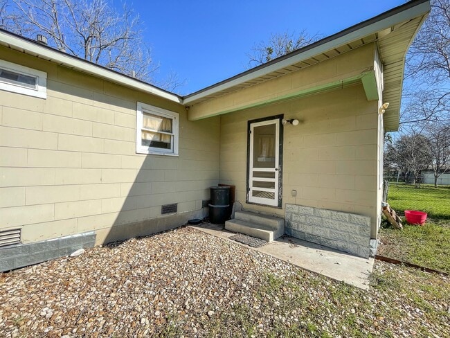 Building Photo - 523 W Merriweather St