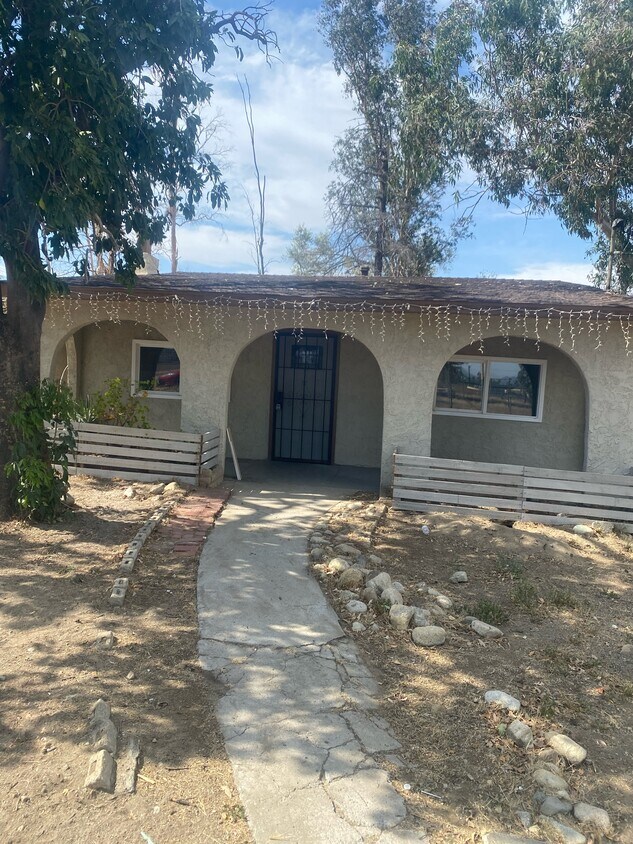 Foto principal - 7182 Cypress Ave