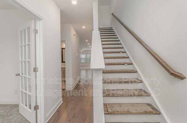 Building Photo - 225 Asher Ct