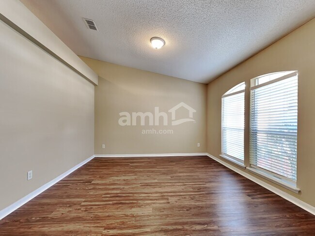 Building Photo - 2603 Waterstone Dr