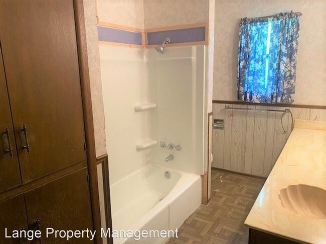 Building Photo - 2 br, 2 bath House - 235 S 167th St W