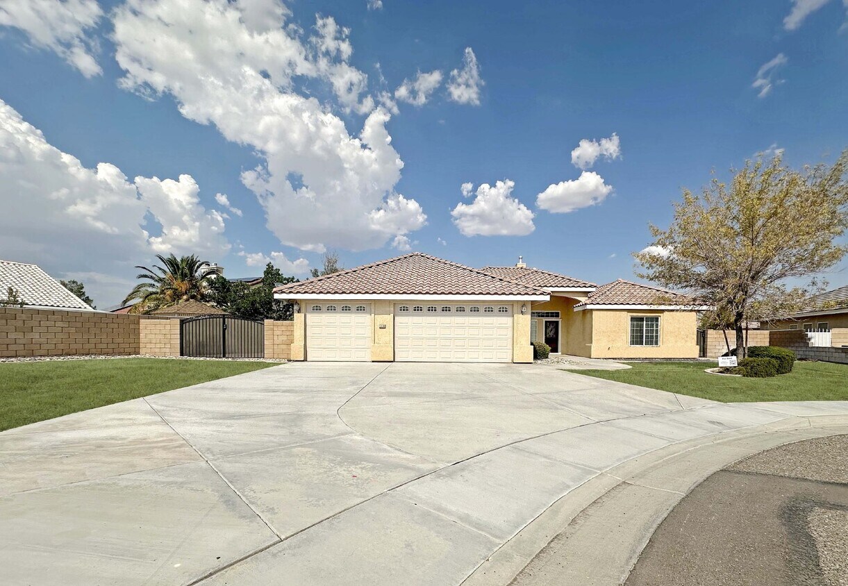 Primary Photo - 1112 N Cynthia Ct.