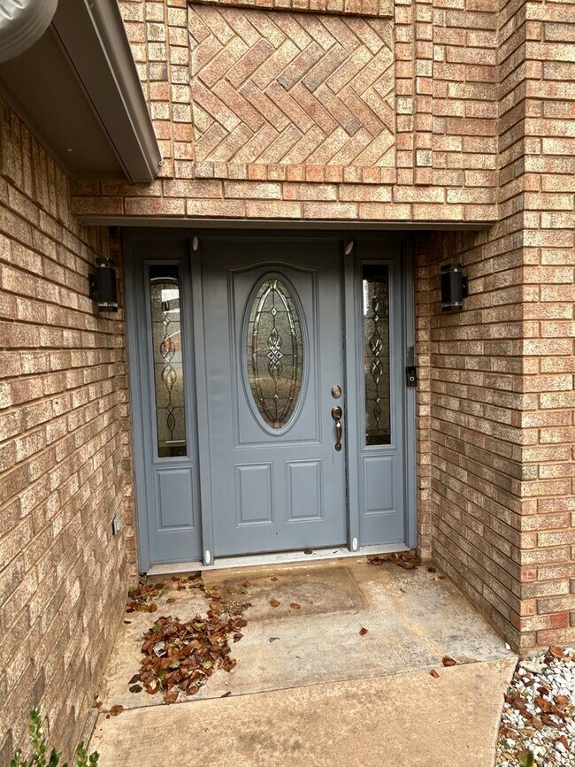 Building Photo - 4-bedroom AVAILABLE NOW in the BISHOP SCHO...