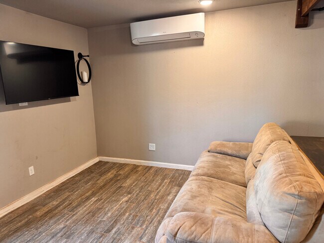 Foto del edificio - 1495 Mayhew Ln