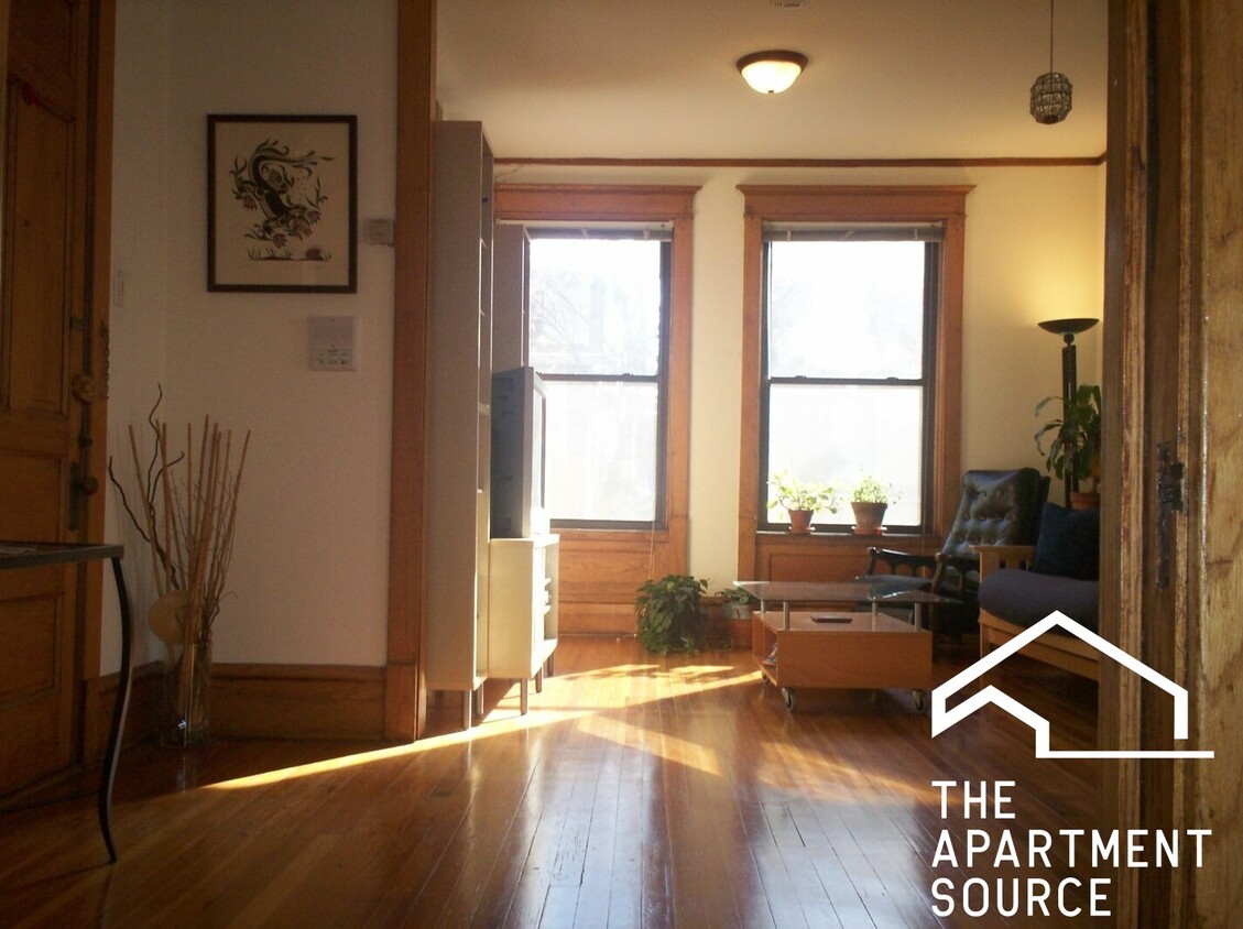 Primary Photo - 1358 W Barry Ave