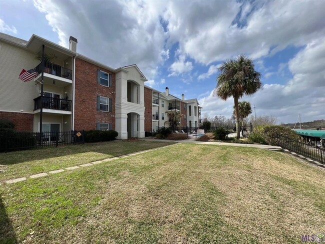 Building Photo - CONDO ON THE DIVERSION CANAL