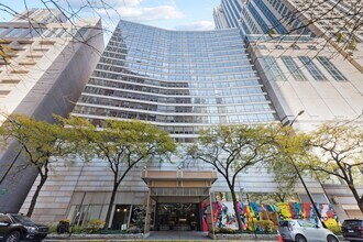 Building Photo - 110 E Delaware Pl