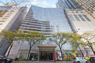 Building Photo - 110 E Delaware Pl