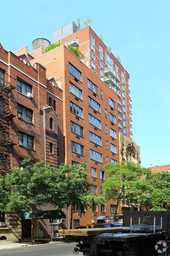 Primary Photo - 252 W 17th St