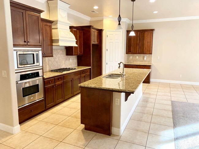 Foto del edificio - Beautiful 3-Bed, 2-Bath Near Sanger West High School