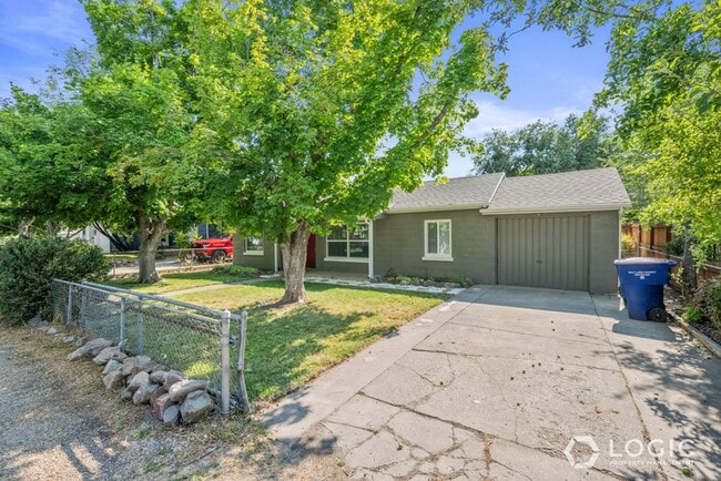 Building Photo - Charming Home in Perfect Location!