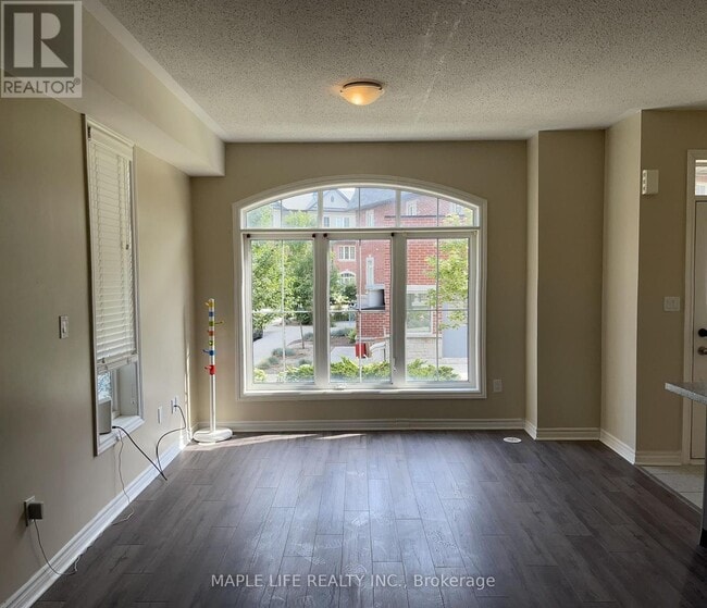 Building Photo - 8-12 EATON PARK Ln