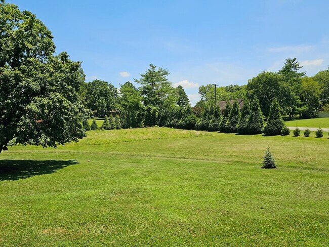 Foto del edificio - 700 Ronnie Rd