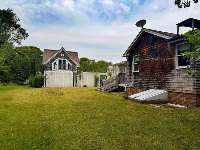 Building Photo - 121 Old Schoolhouse Rd