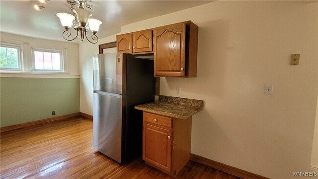 Building Photo - 558 Breckenridge St