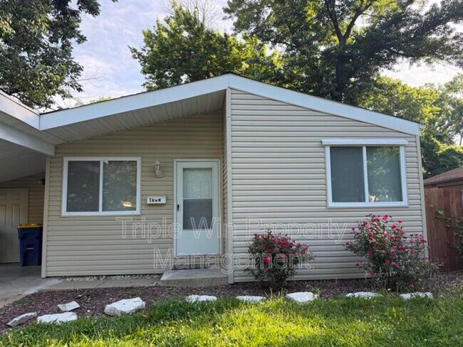 Building Photo - 1332 Langholm Dr