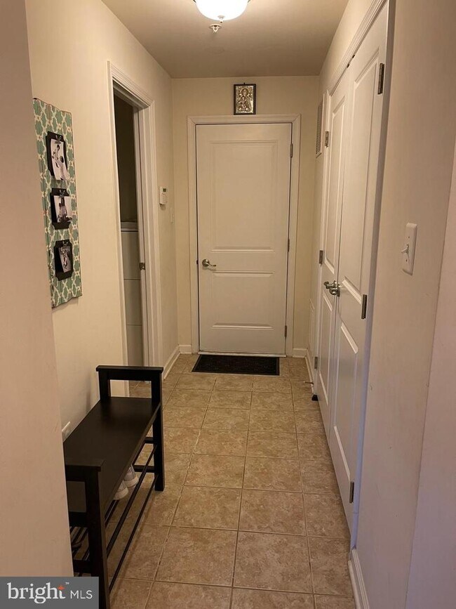 Foto del edificio - 9171 Landon House Ln