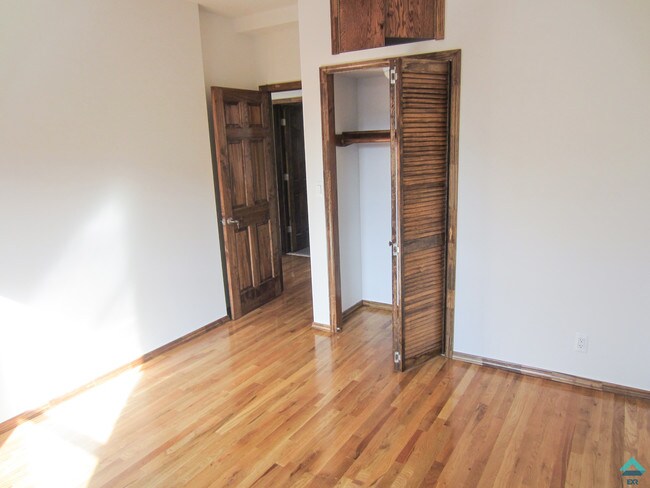 Building Photo - 472 41st St