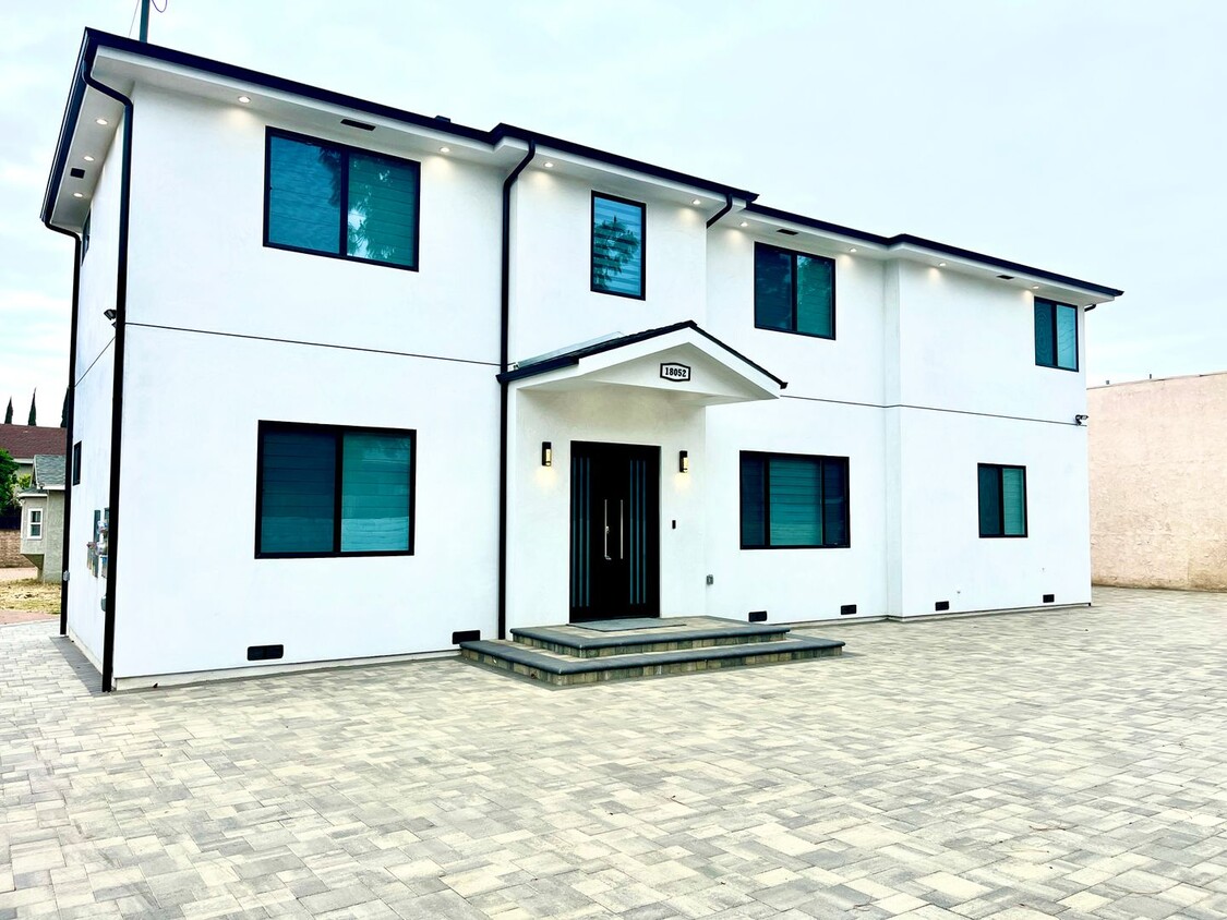 Primary Photo - Newly built gated home with top of the lin...