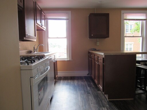 Primary Photo - 905 Gompers Ave
