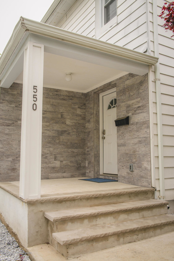 Primary Photo - 550 2nd Ave