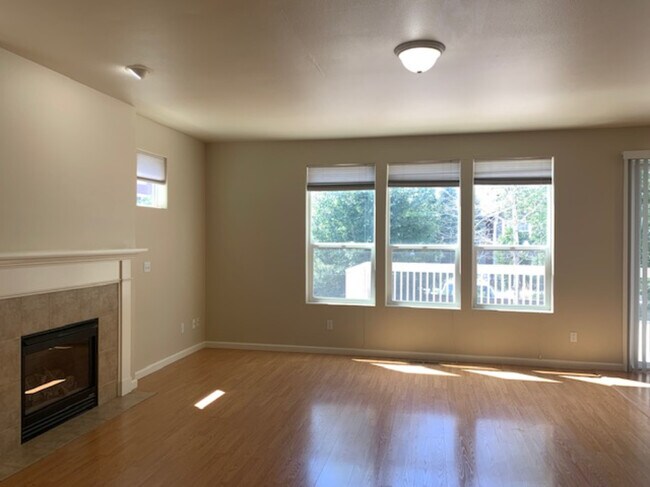 Building Photo - 2832 NE Sedalia Loop