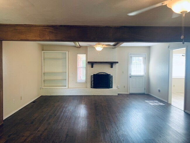 Building Photo - Updated home in East Edmond + Edmond Schools + 3 bedrooms