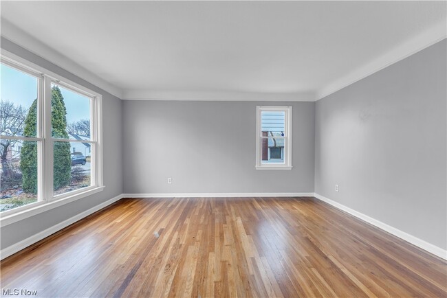 Foto del edificio - 24581 Hartland Rd