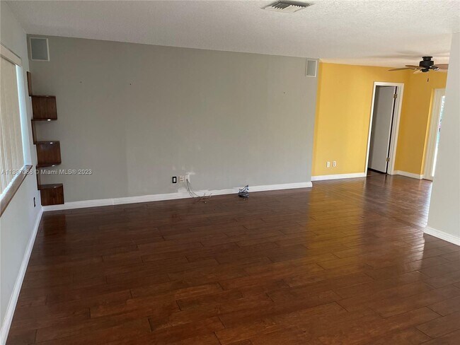 Building Photo - 2020 7th Ct S