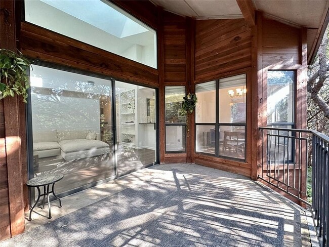 Foto del edificio - 4711 Spicewood Springs Rd