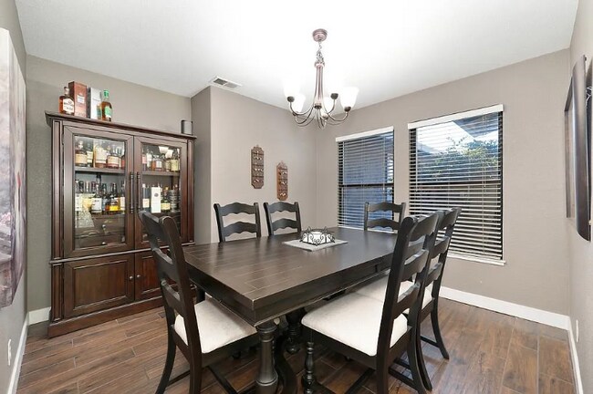 Foto del edificio - 9487 Dalton Way