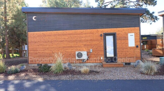 Foto del edificio - 61304 SE Wizard Ln